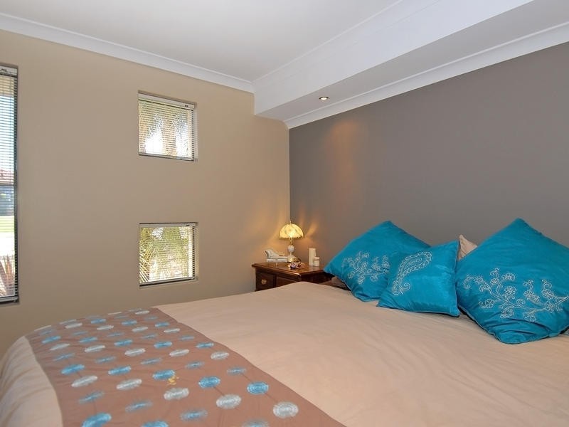 52 Heacham Avenue, Hocking WA 6065