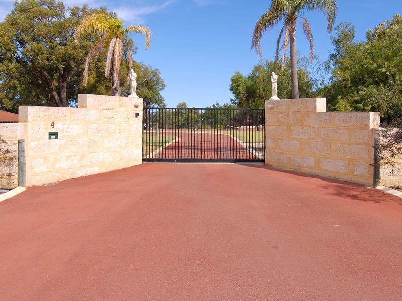 4 Albert Court, Wanneroo WA 6065