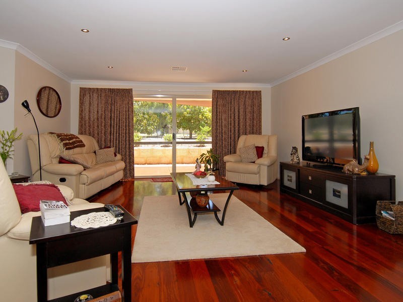 4 Albert Court, Wanneroo WA 6065