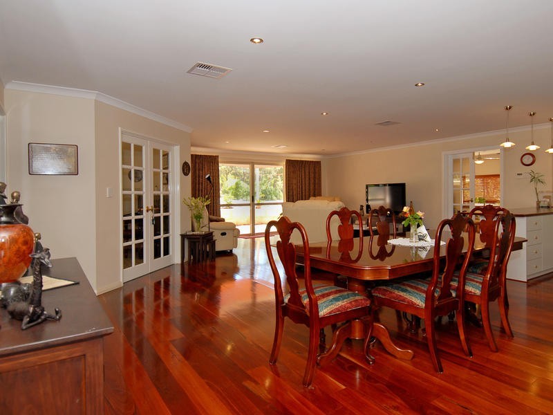 4 Albert Court, Wanneroo WA 6065