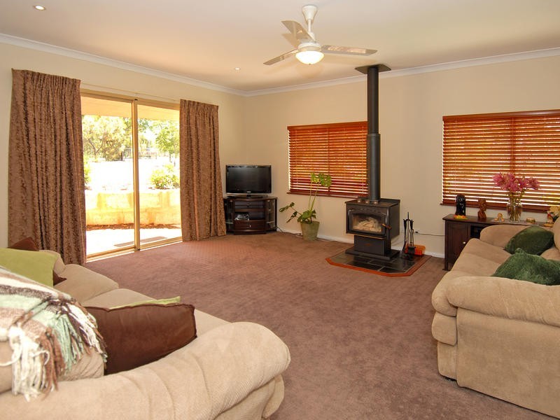 4 Albert Court, Wanneroo WA 6065