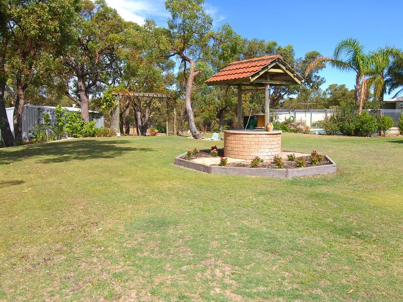 4 Albert Court, Wanneroo WA 6065