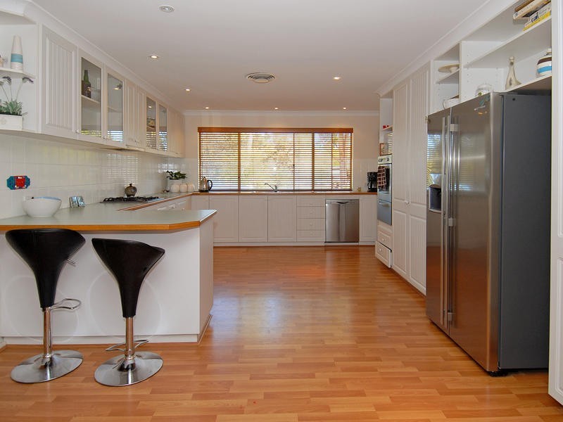 4 Albert Court, Wanneroo WA 6065