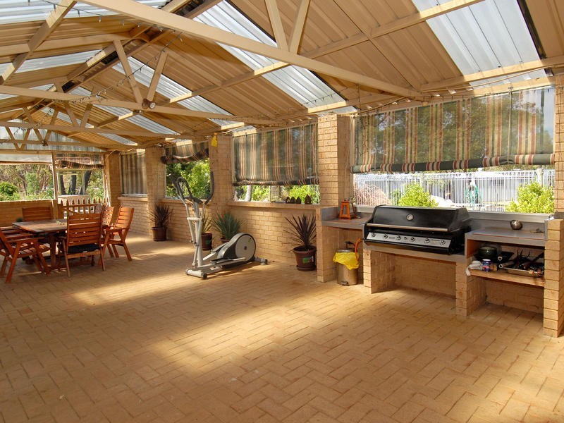 4 Albert Court, Wanneroo WA 6065