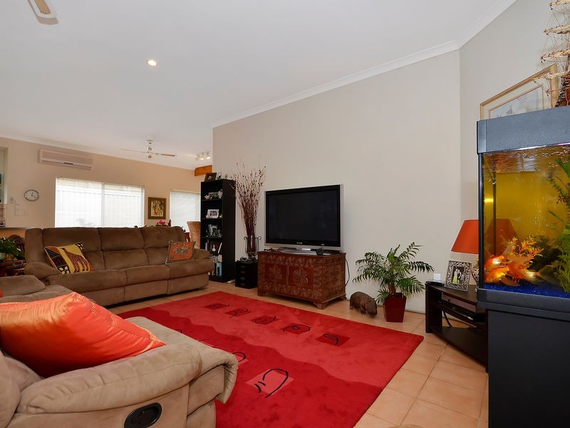38 Monaltrie Loop, Carramar WA 6031
