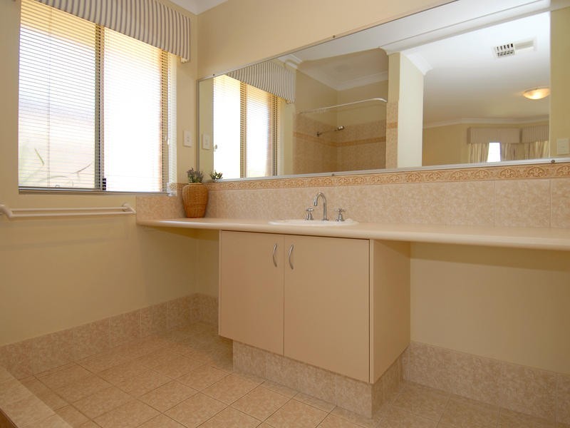 11 Boboli Way, Pearsall WA 6065