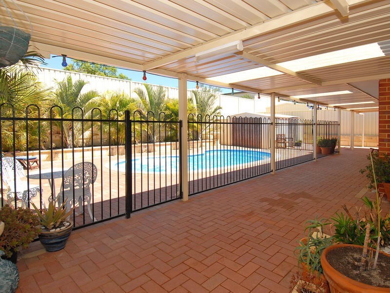 11 Boboli Way, Pearsall WA 6065