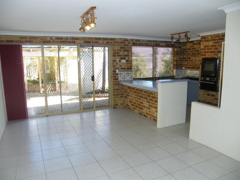 32 Elliot Road, Hocking WA 6065