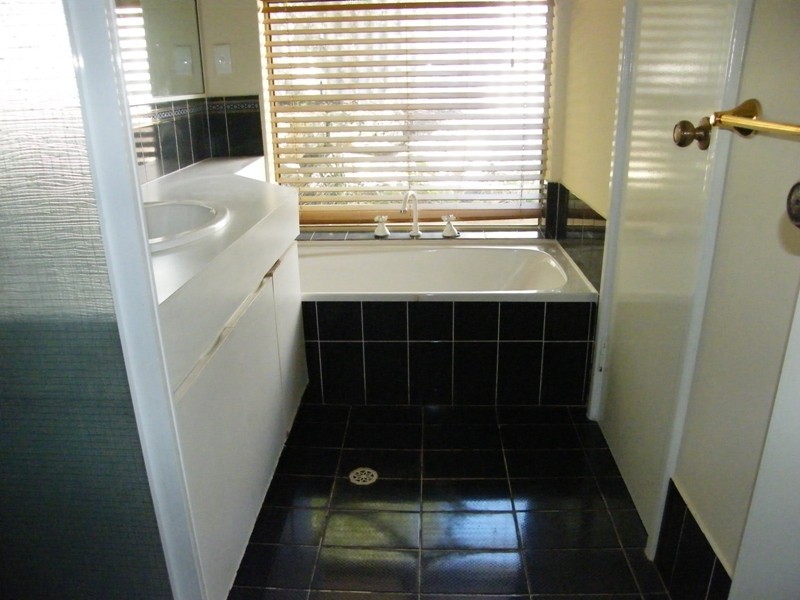 32 Elliot Road, Hocking WA 6065