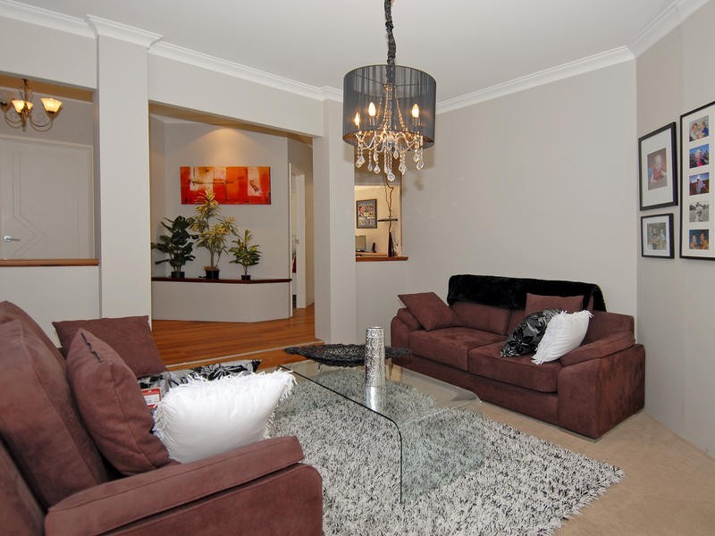 10 Justicia Close, Woodvale WA 6026