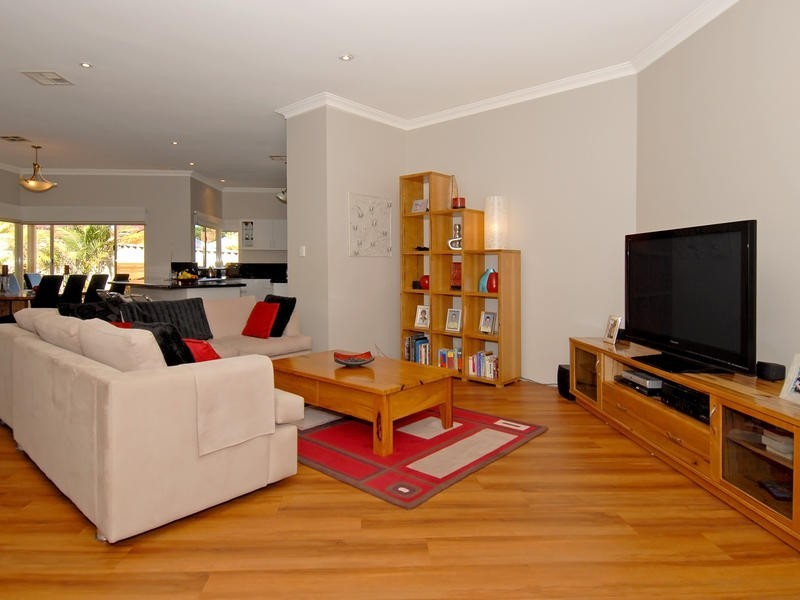 10 Justicia Close, Woodvale WA 6026