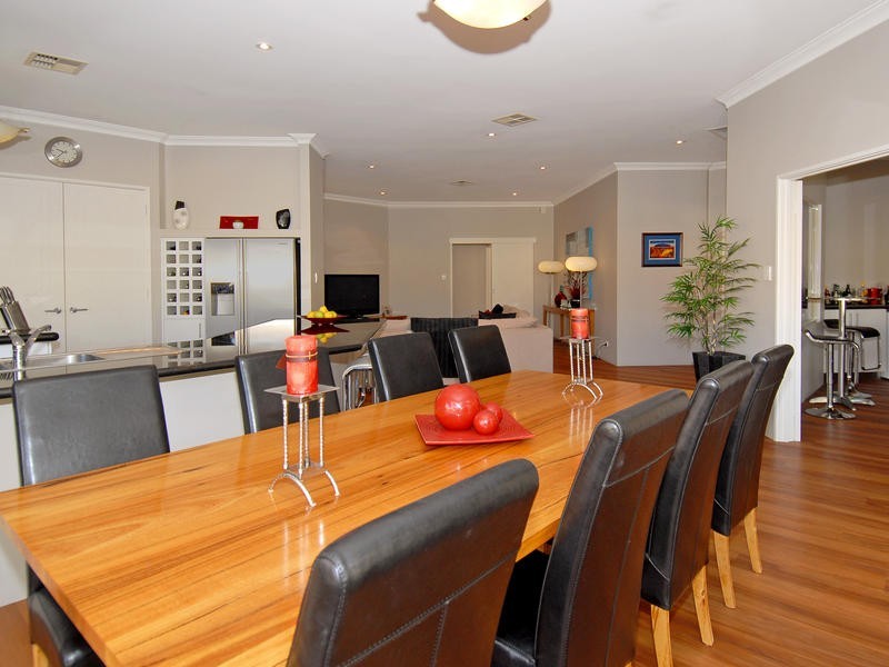 10 Justicia Close, Woodvale WA 6026