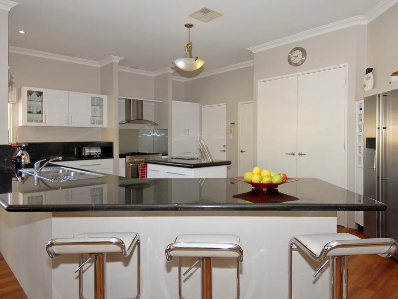 10 Justicia Close, Woodvale WA 6026