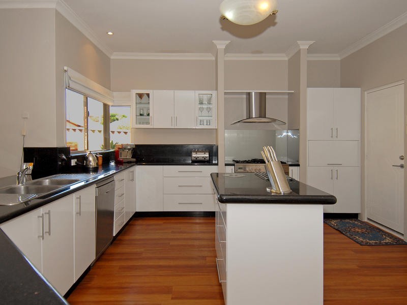 10 Justicia Close, Woodvale WA 6026