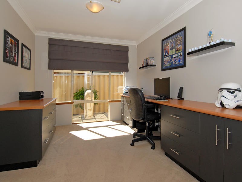 10 Justicia Close, Woodvale WA 6026