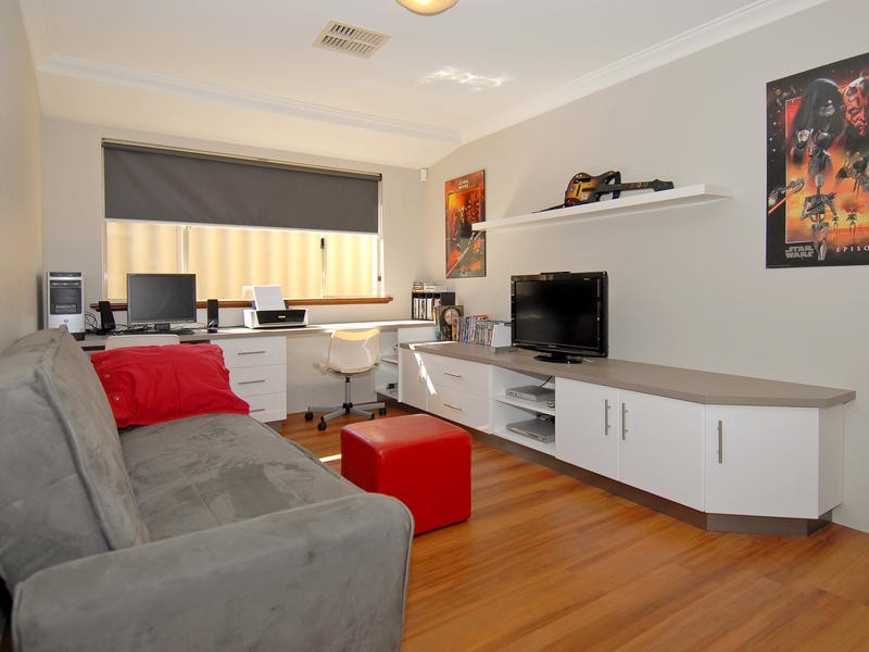 10 Justicia Close, Woodvale WA 6026