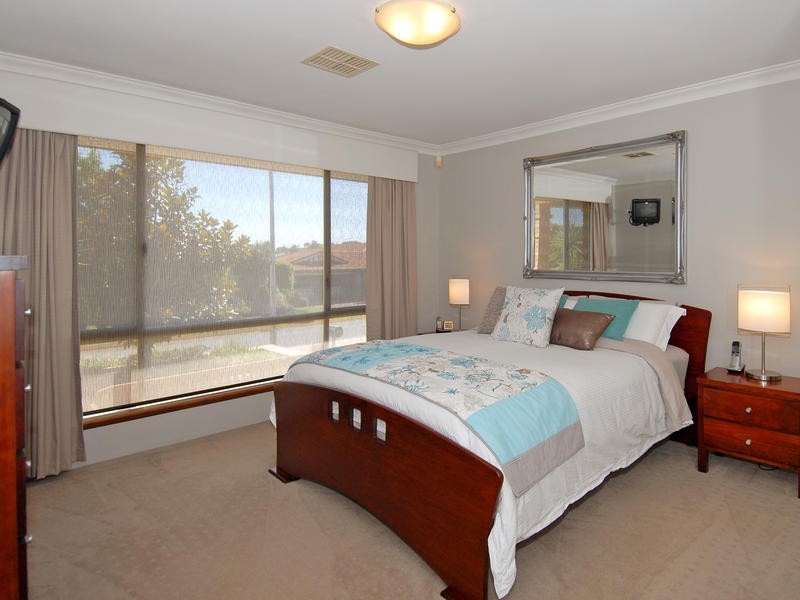 10 Justicia Close, Woodvale WA 6026