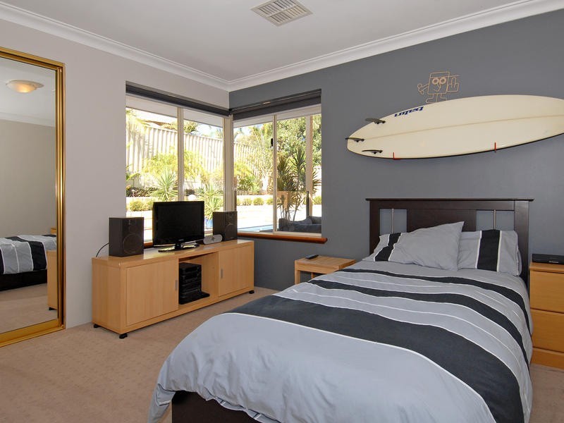 10 Justicia Close, Woodvale WA 6026