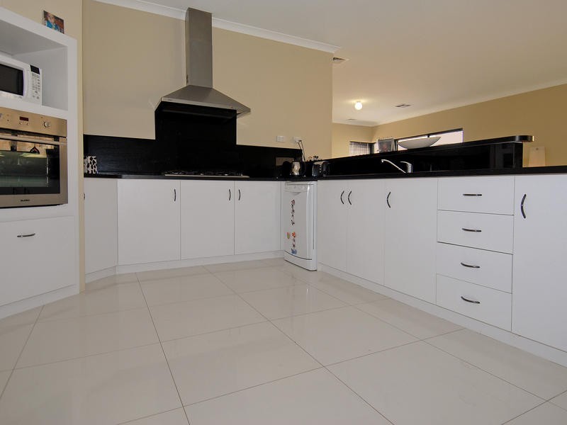 10 Geneva Heights, Hocking WA 6065