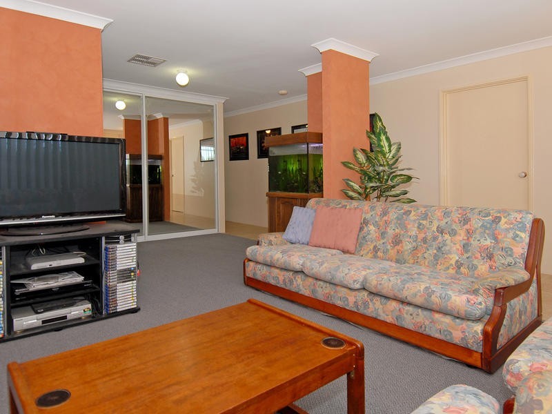 75 Viridian Drive, Banksia Grove WA 6031