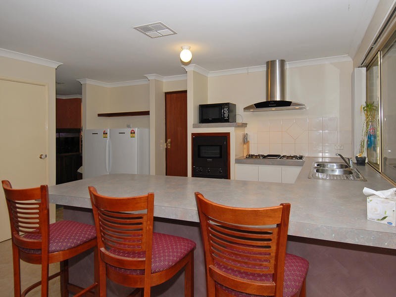 75 Viridian Drive, Banksia Grove WA 6031