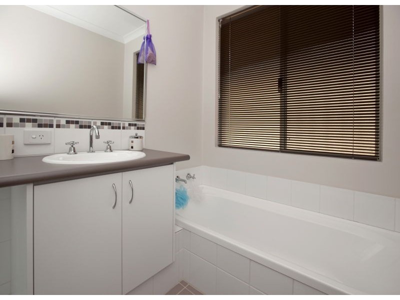 5 Van Gogh Road, Tapping WA 6065