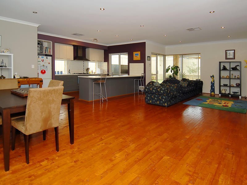 24 Kandalee Gate, Banksia Grove WA 6031