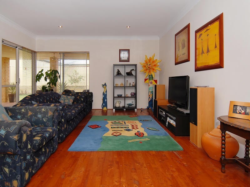 24 Kandalee Gate, Banksia Grove WA 6031