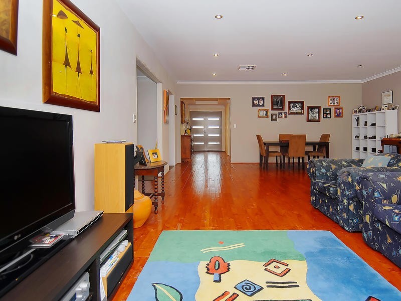 24 Kandalee Gate, Banksia Grove WA 6031