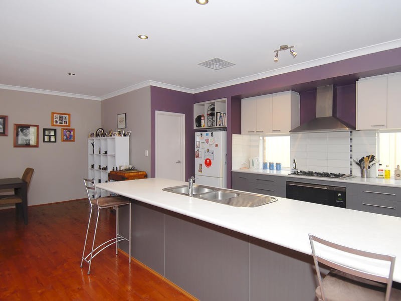 24 Kandalee Gate, Banksia Grove WA 6031