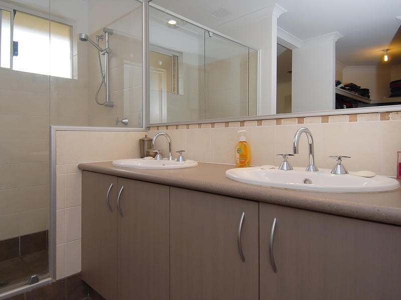24 Kandalee Gate, Banksia Grove WA 6031