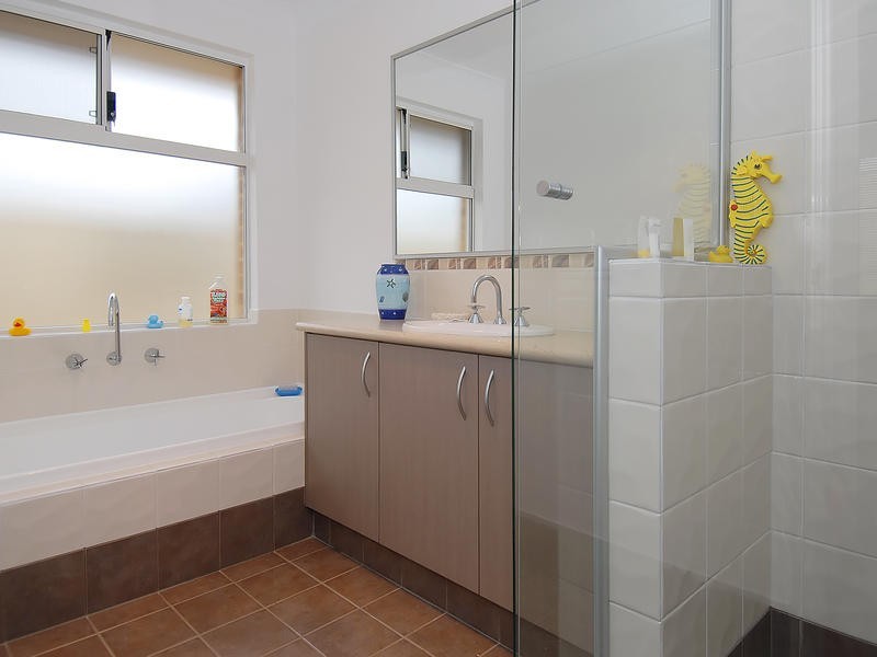 24 Kandalee Gate, Banksia Grove WA 6031
