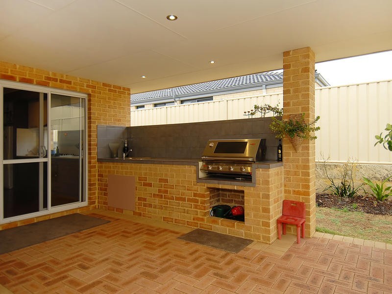 24 Kandalee Gate, Banksia Grove WA 6031