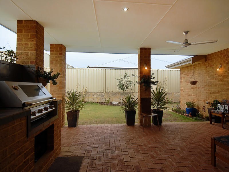 24 Kandalee Gate, Banksia Grove WA 6031