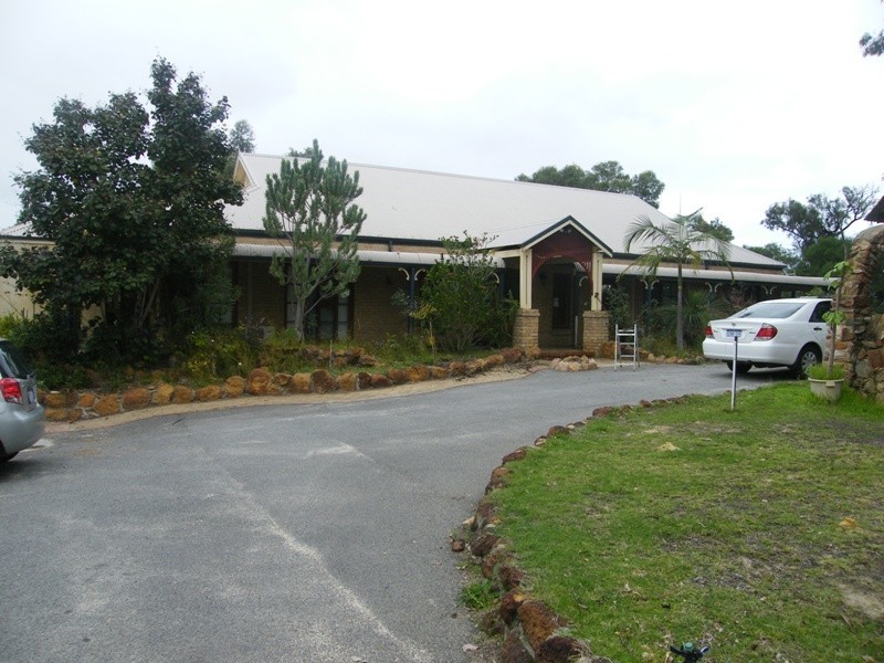 34 Rustic Gardens, Carramar WA 6031