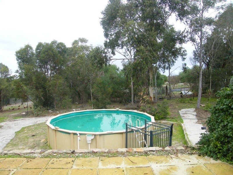 34 Rustic Gardens, Carramar WA 6031