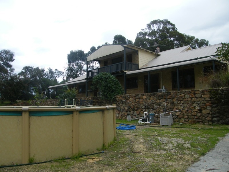 34 Rustic Gardens, Carramar WA 6031