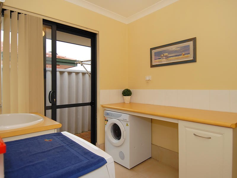 32 Minjah Circuit, Carramar WA 6031