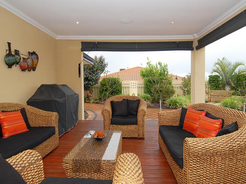 32 Minjah Circuit, Carramar WA 6031