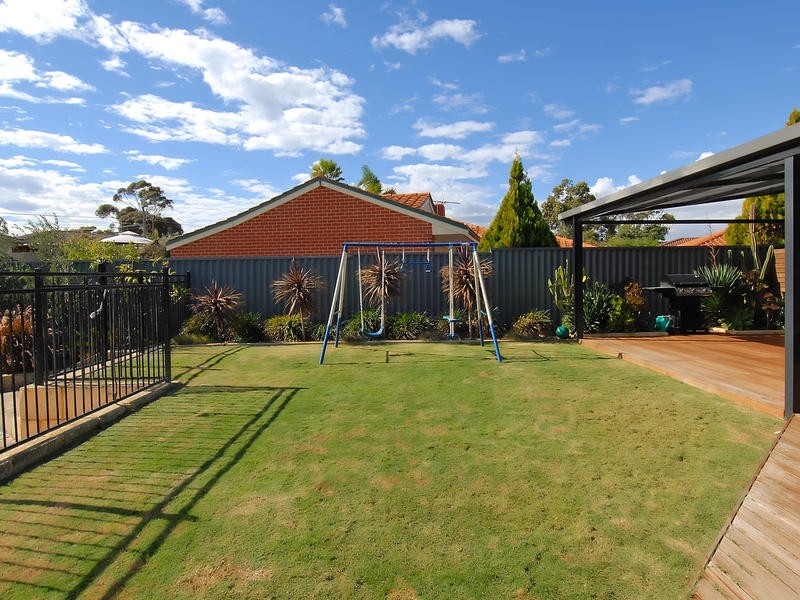 45 Redfin Crescent, Beldon WA 6027