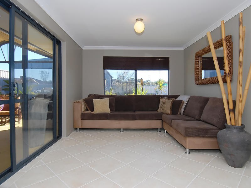 43 Compar Road, Banksia Grove WA 6031