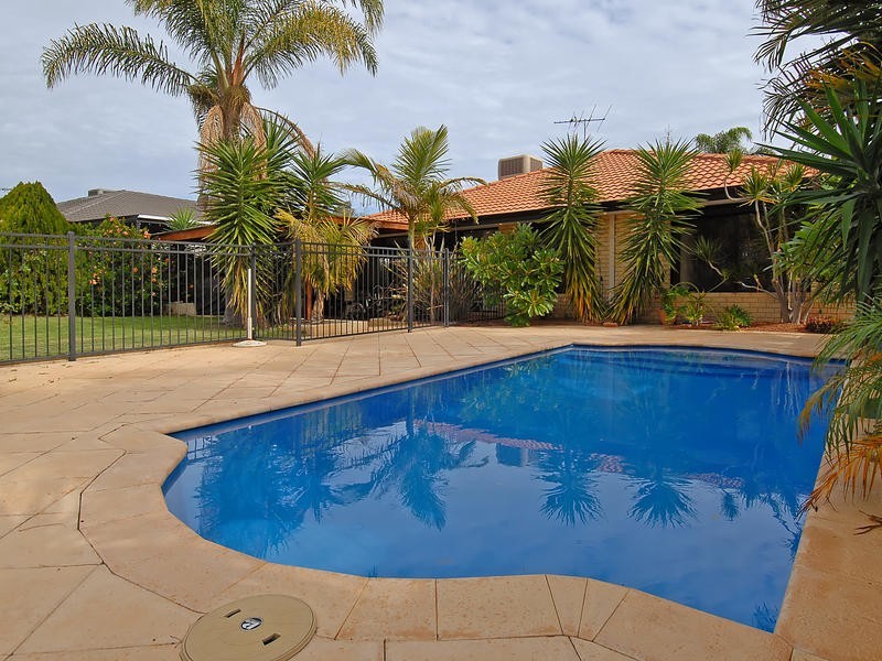 39 Mallina Circuit, Carramar WA 6031