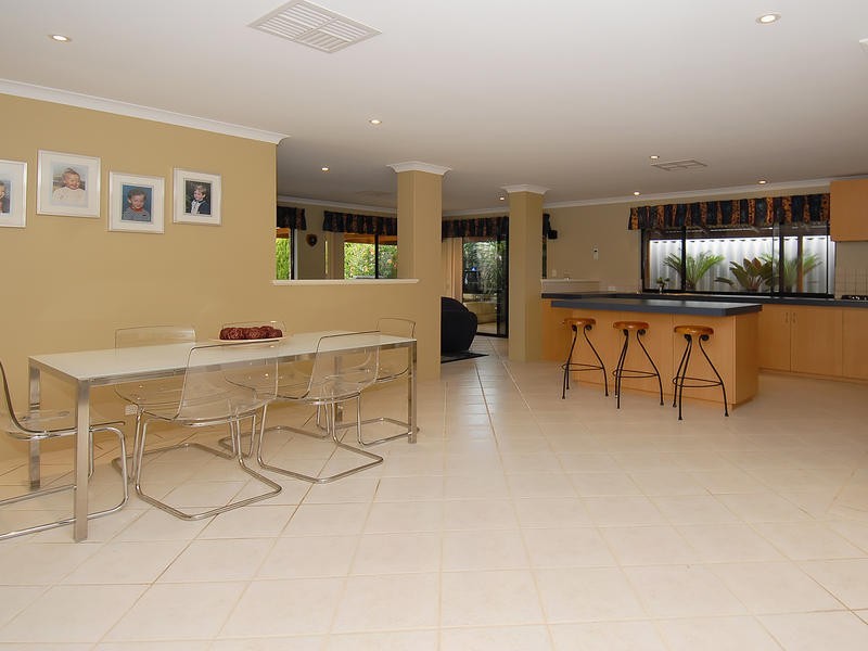 39 Mallina Circuit, Carramar WA 6031