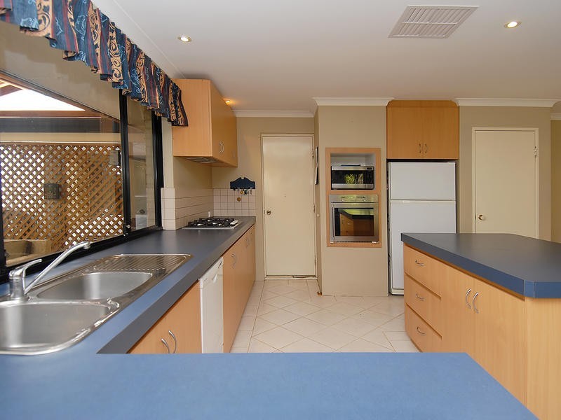 39 Mallina Circuit, Carramar WA 6031