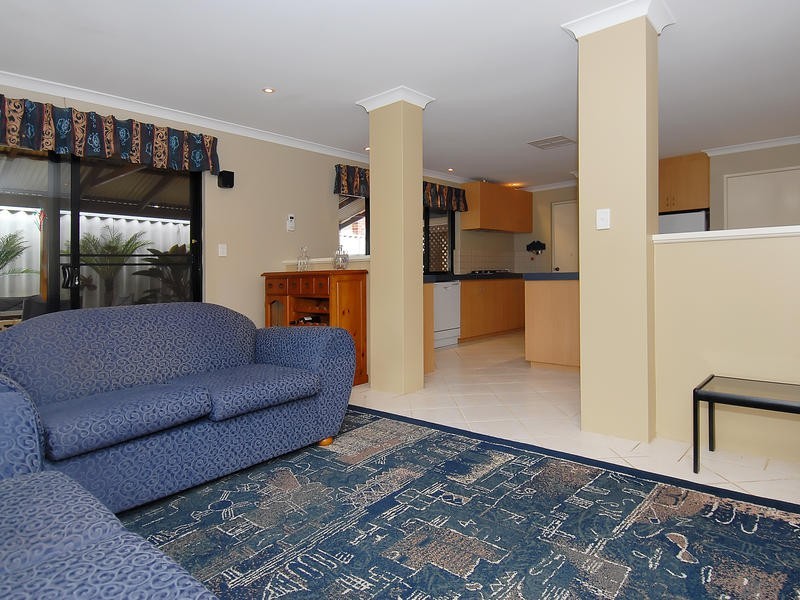 39 Mallina Circuit, Carramar WA 6031