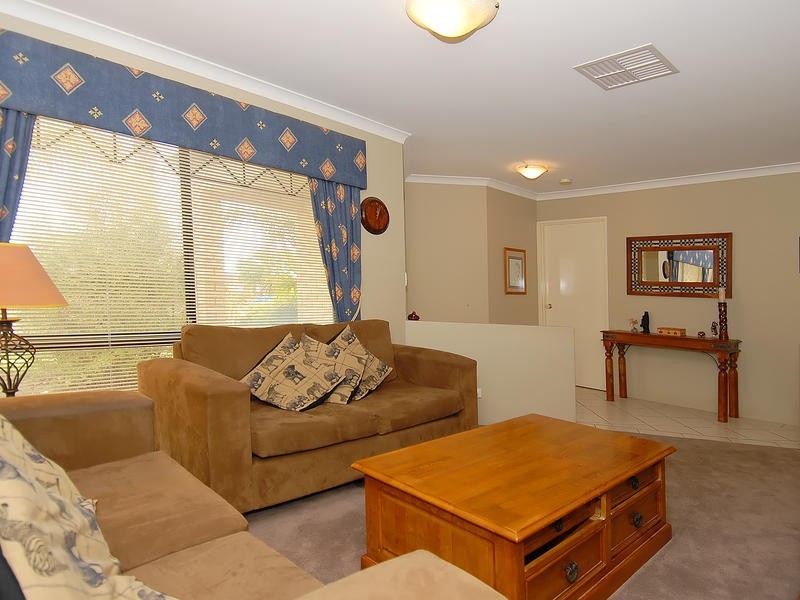 39 Mallina Circuit, Carramar WA 6031