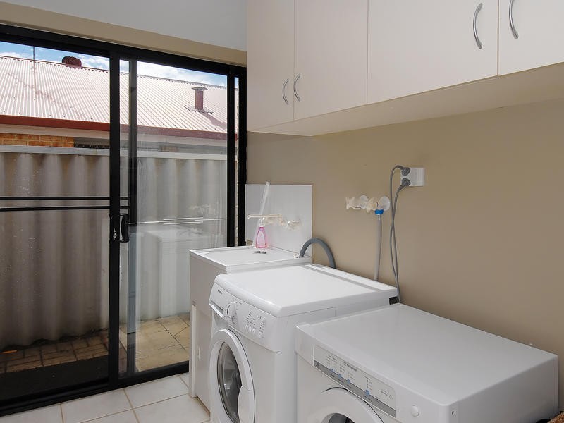 39 Mallina Circuit, Carramar WA 6031