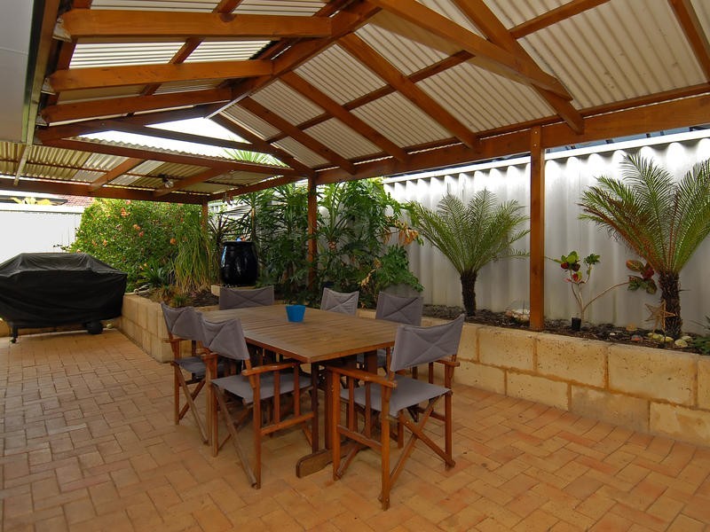 39 Mallina Circuit, Carramar WA 6031