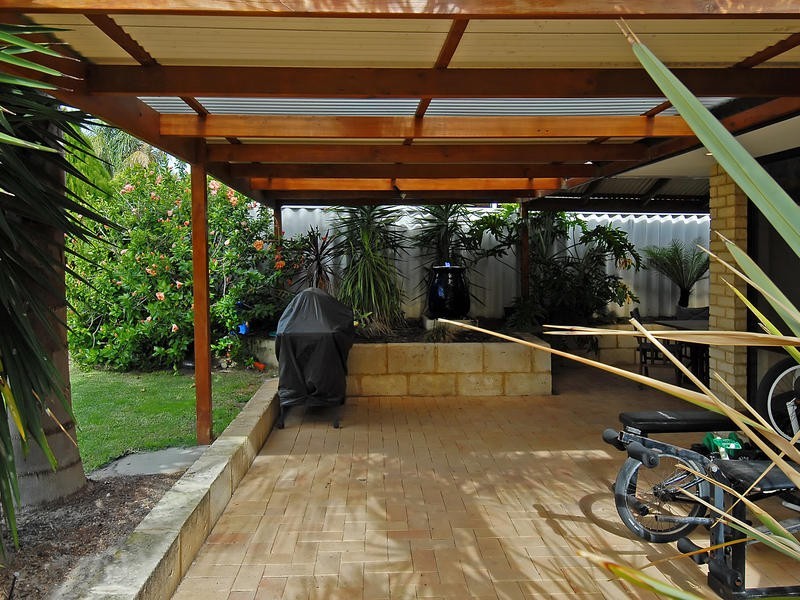 39 Mallina Circuit, Carramar WA 6031