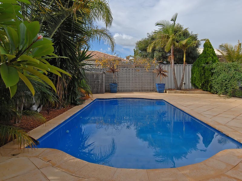 39 Mallina Circuit, Carramar WA 6031